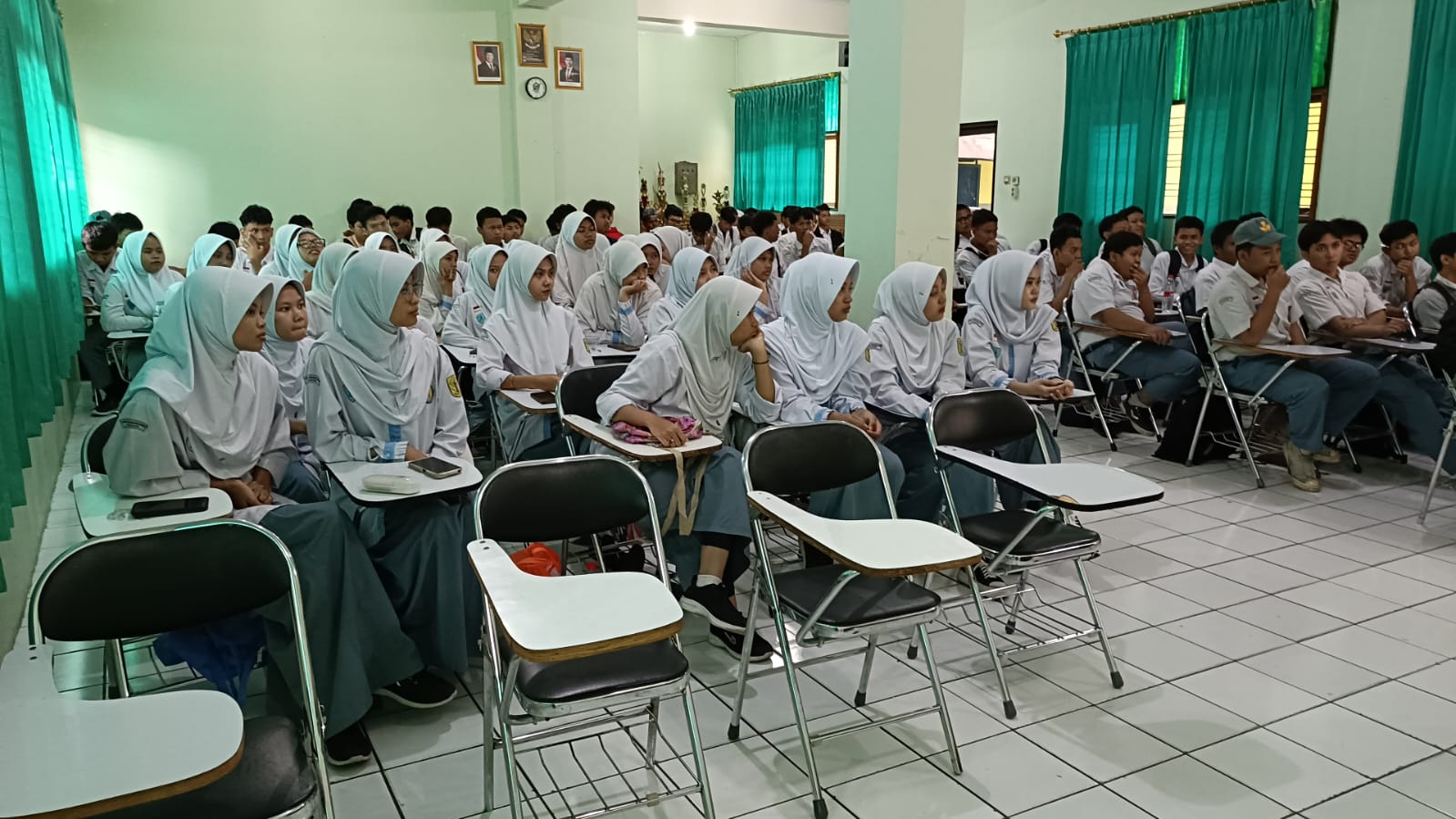 mahasiswa kuliah IT Bekasi